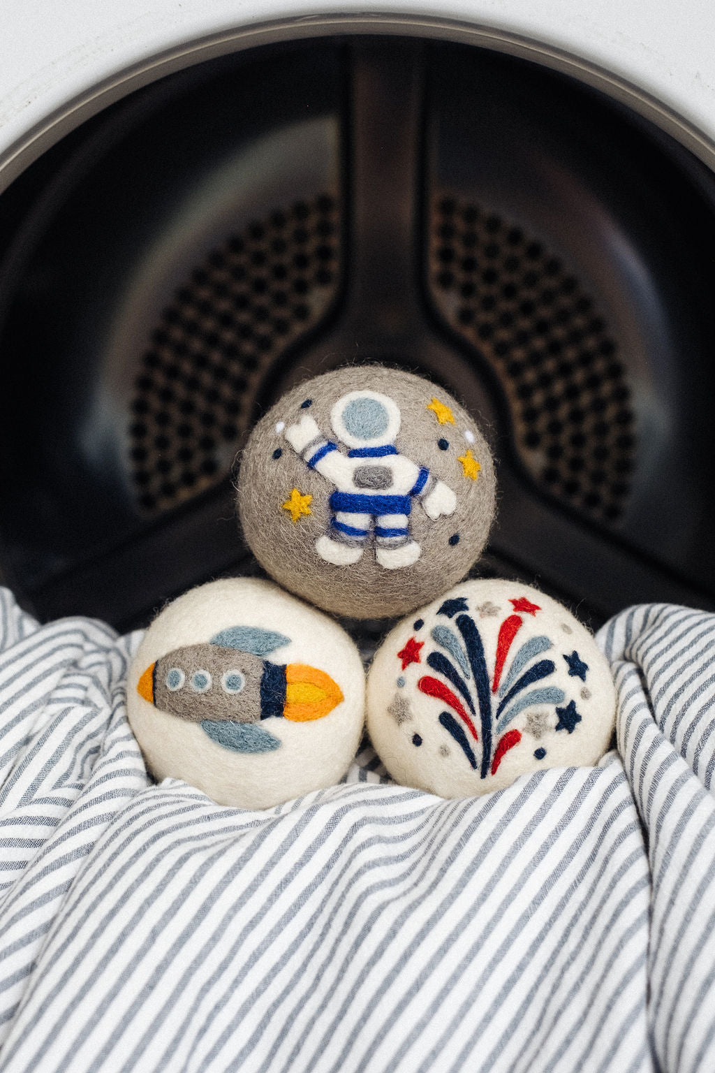 Space set wool dryer ball, theme photo