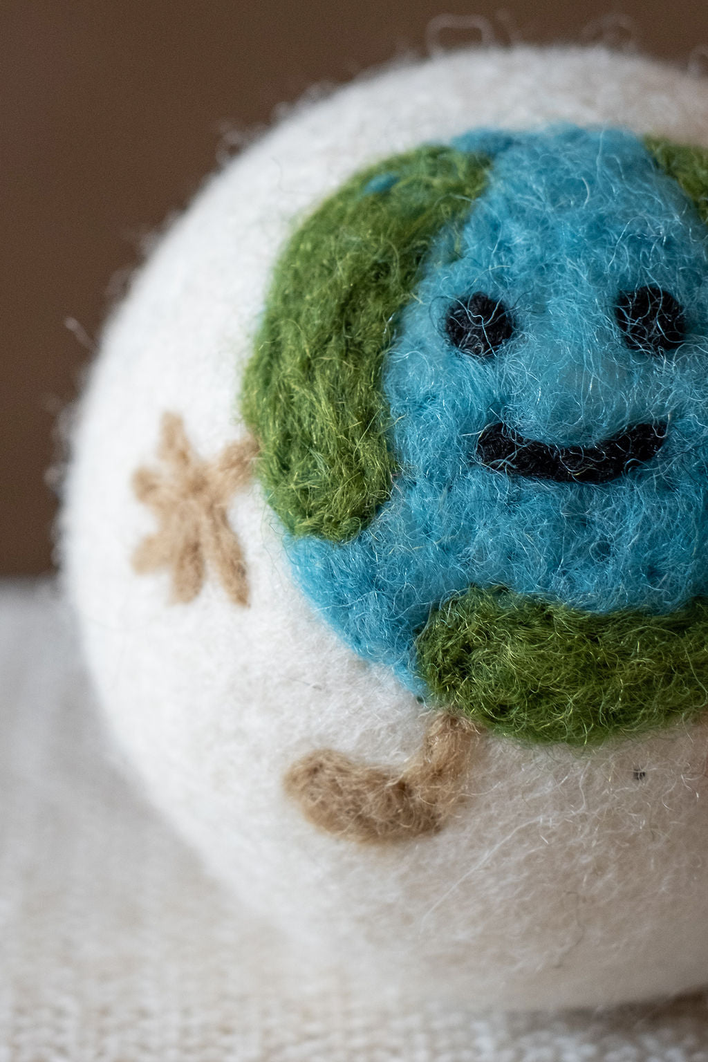 Earth wool dryer ball, detail photo