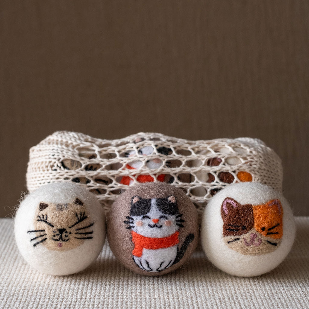 Cats set wool dryer ball, theme photo