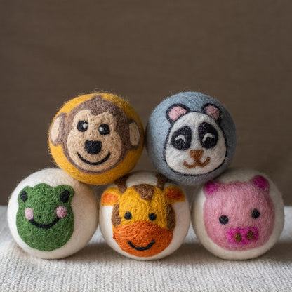 Giraffe wool dryer ball, theme photo