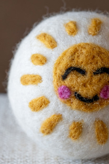Sun wool dryer ball, detail photo