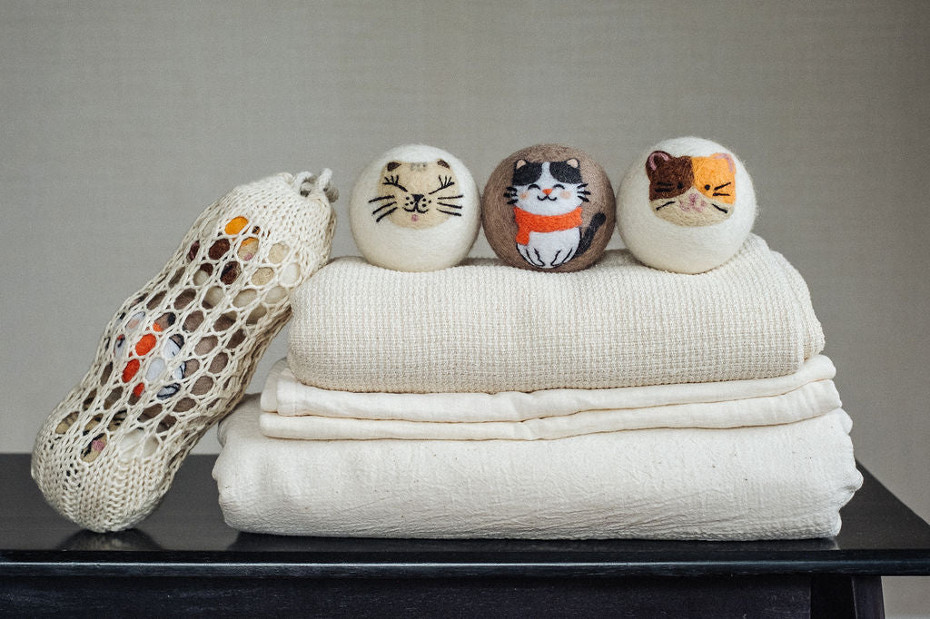 Cats set wool dryer ball, theme photo