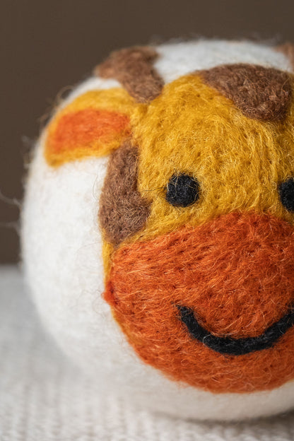Giraffe wool dryer ball, detail photo