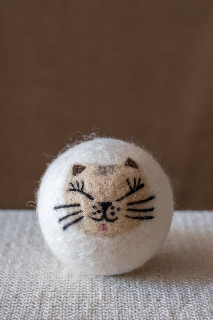 Lady Cream Cat wool dryer ball, studio photo