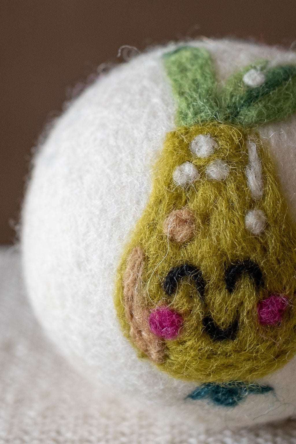 Pear wool dryer ball, detail photo