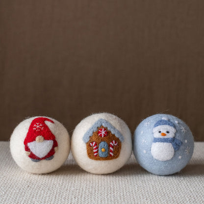 Snowman set wool dryer ball, detail photo