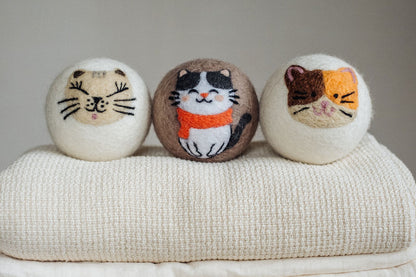 Cat with Scarf wool dryer ball, in use photo