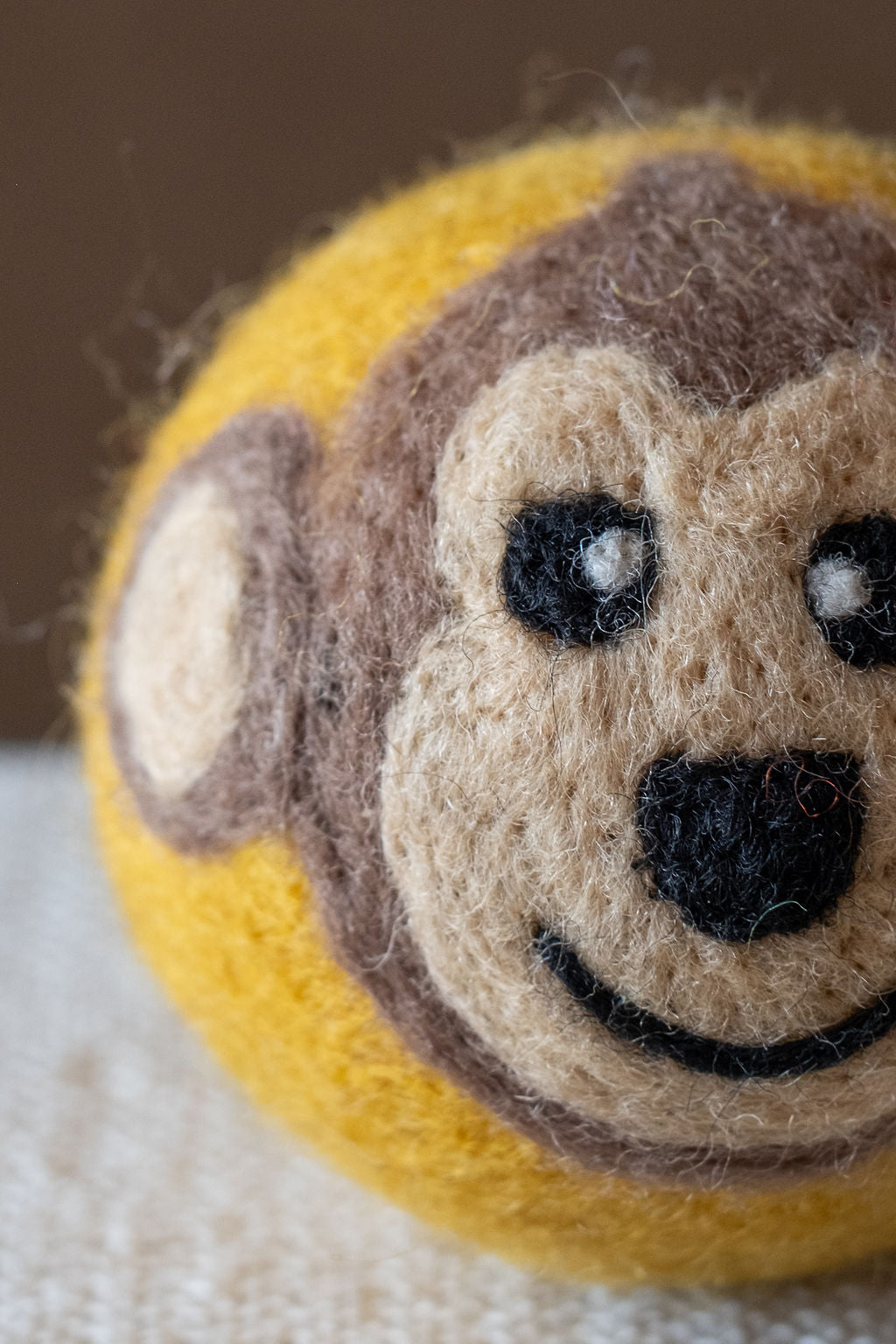 Monkey wool dryer ball, detail photo