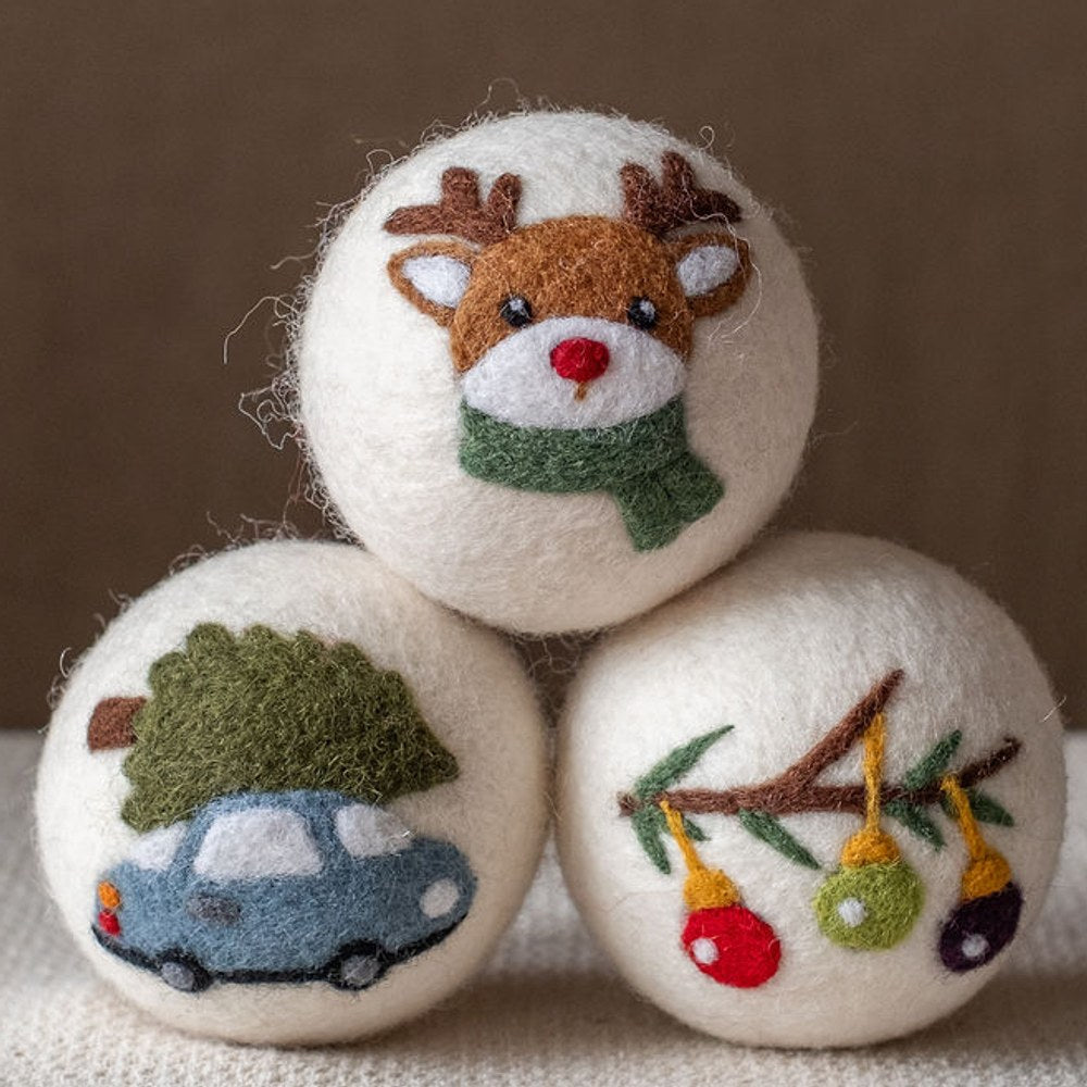 Reindeer set wool dryer ball, square crop